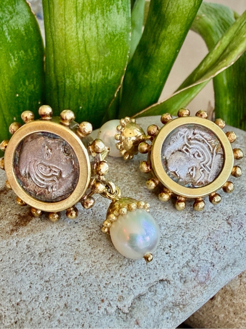 Elisabeth Locke coin 18 karat gold and Pearl earrings